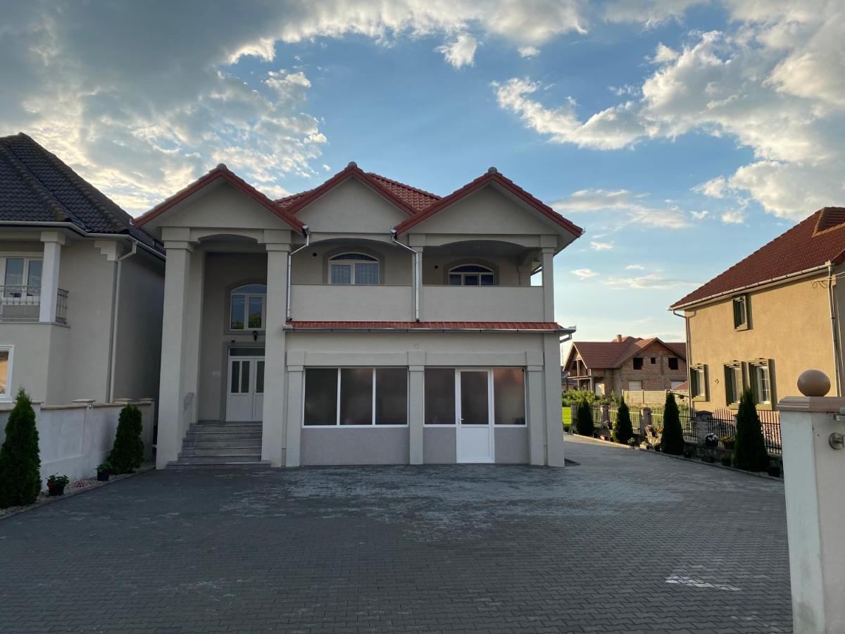 Absolut Residence Haţeg المظهر الخارجي الصورة
